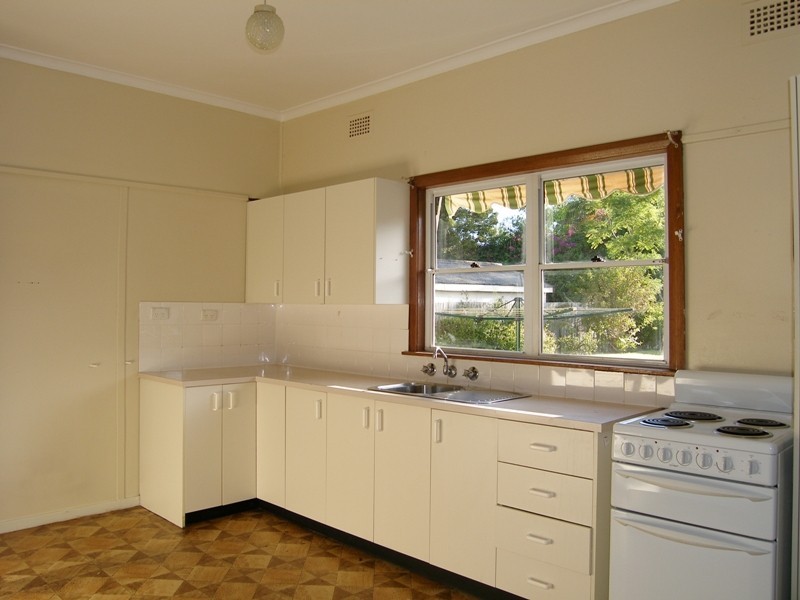 9 Kenneth Avenue, Kirrawee NSW 2232