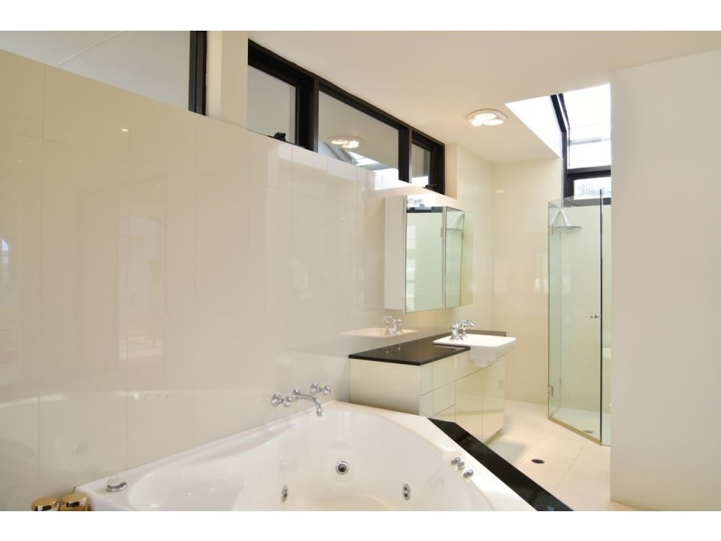 9 Belgrave Esplanade, Sylvania NSW 2224