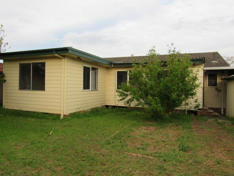 35 Patterson Crescent, Fairfield West NSW 2165