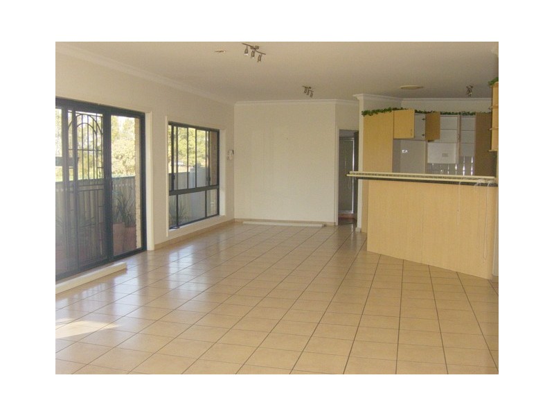 Edensor Park NSW 2176