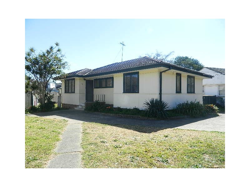 11 DAMPIER CRESCENT, Fairfield West NSW 2165