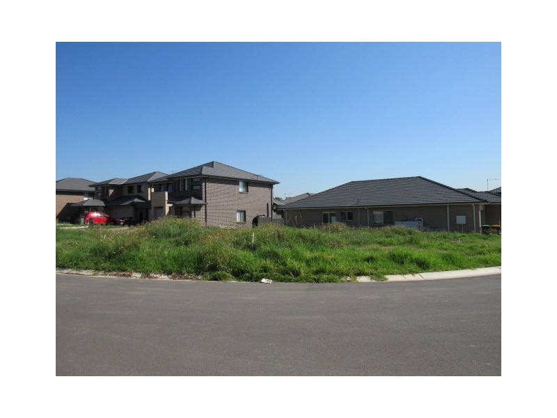 5 Angelina Court, Green Valley NSW 2168