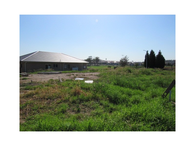 5 Angelina Court, Green Valley NSW 2168