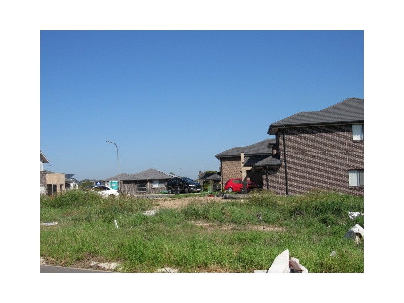 5 Angelina Court, Green Valley NSW 2168