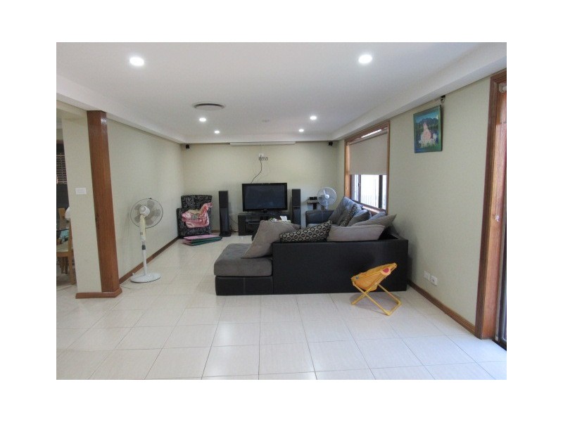 Edensor Park NSW 2176
