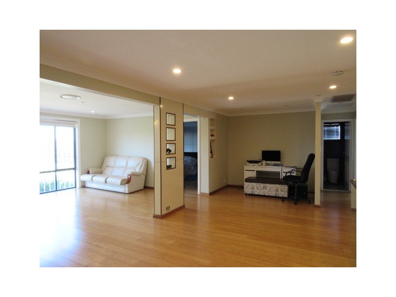 Edensor Park NSW 2176