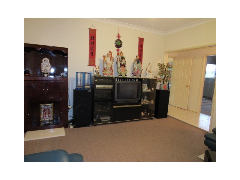 Edensor Park NSW 2176