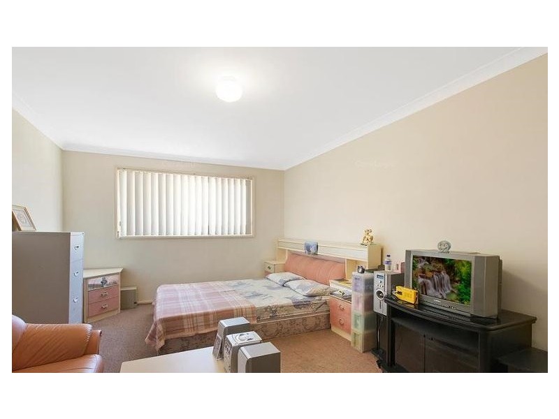 Edensor Park NSW 2176