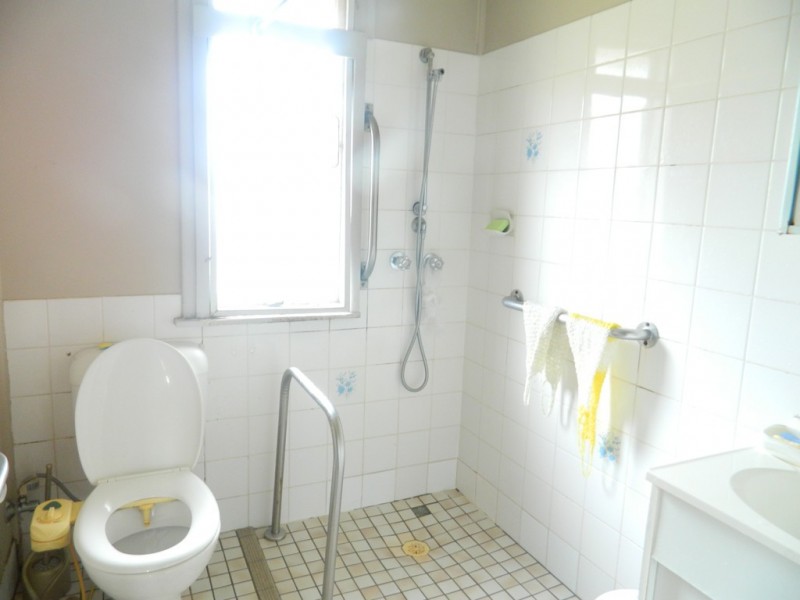 10 LEICHHARDT AVENUE, Fairfield West NSW 2165