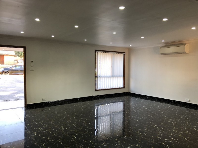 4 WALLABY CLOSE, Bossley Park NSW 2176