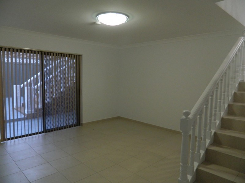 Edensor Park NSW 2176