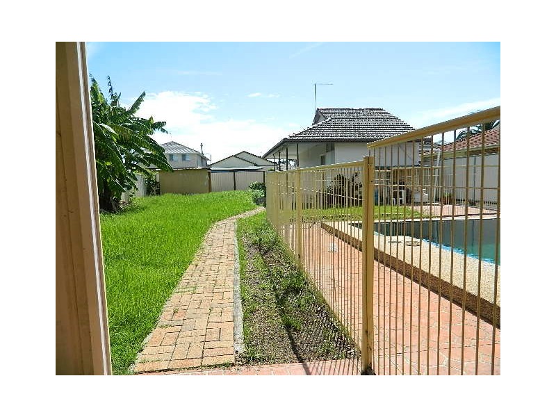 13 Veron Street, Fairfield East NSW 2165