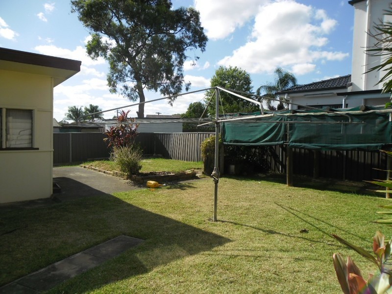Fairfield West NSW 2165