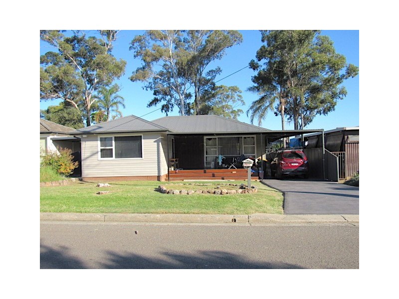 8 Lynesta Avenue, Fairfield West NSW 2165