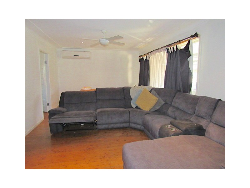 8 Lynesta Avenue, Fairfield West NSW 2165