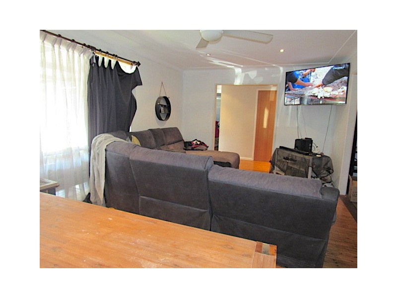 8 Lynesta Avenue, Fairfield West NSW 2165