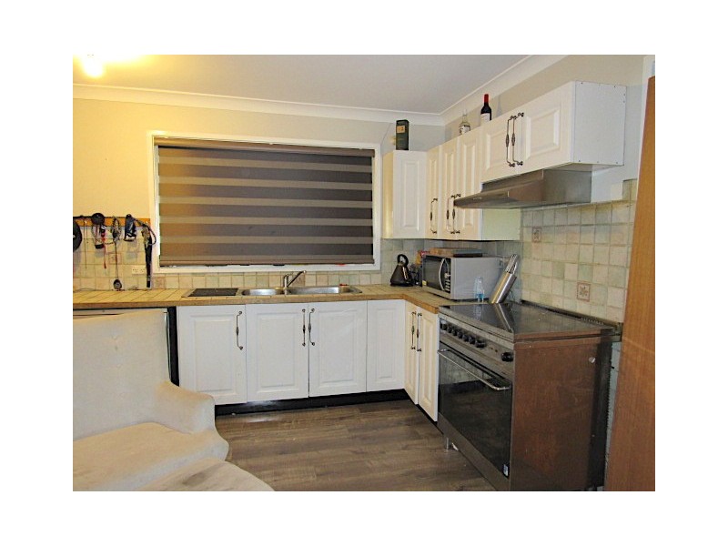 8 Lynesta Avenue, Fairfield West NSW 2165