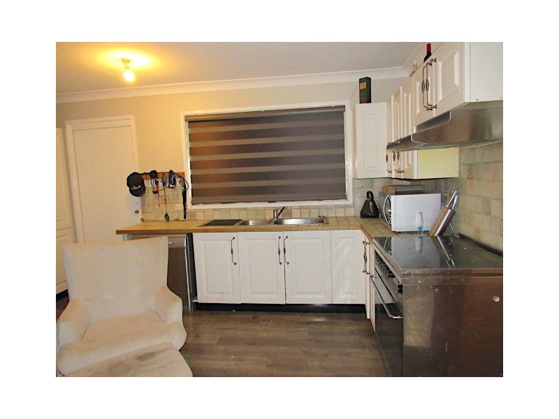 8 Lynesta Avenue, Fairfield West NSW 2165