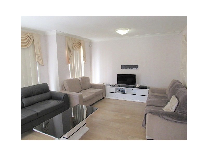 9 Jacaranda Court, Fairfield East NSW 2165