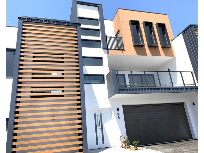 12/24 Hillcrest Avenue, Greenacre NSW 2190