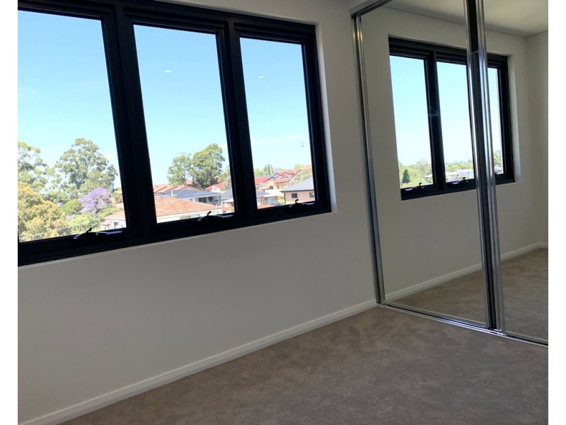 12/24 Hillcrest Avenue, Greenacre NSW 2190