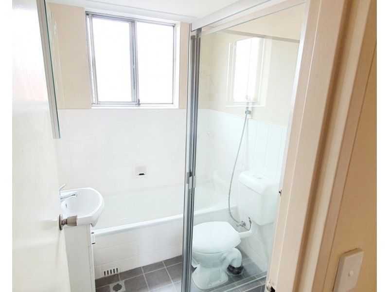 4/28 FLORA STREET, Roselands NSW 2196