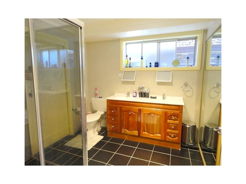 Edensor Park NSW 2176