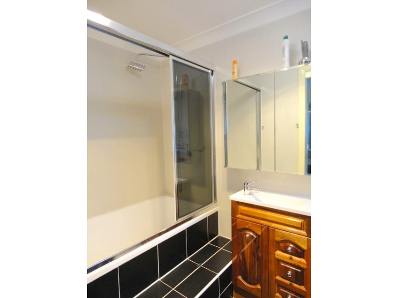 Edensor Park NSW 2176