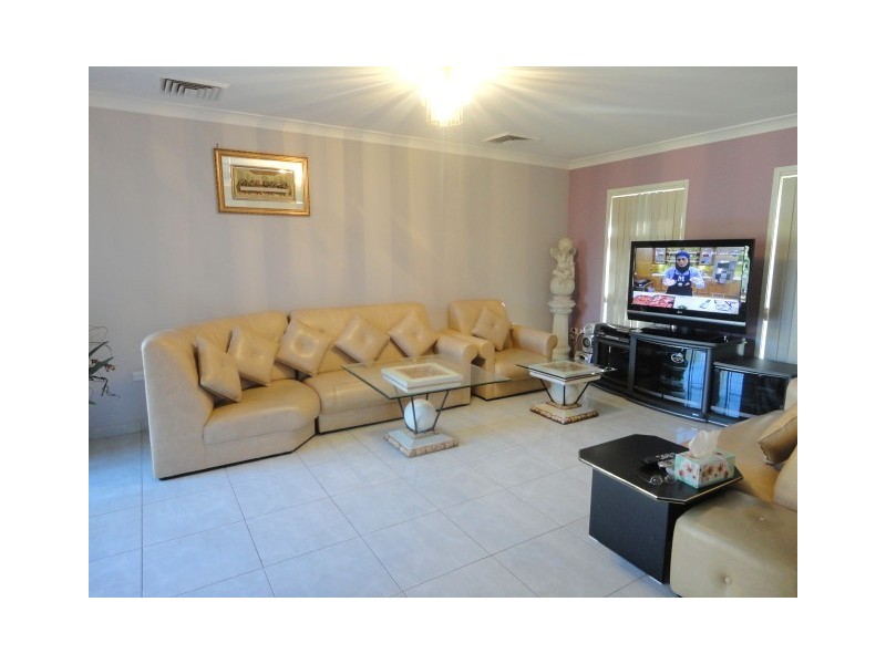 Edensor Park NSW 2176