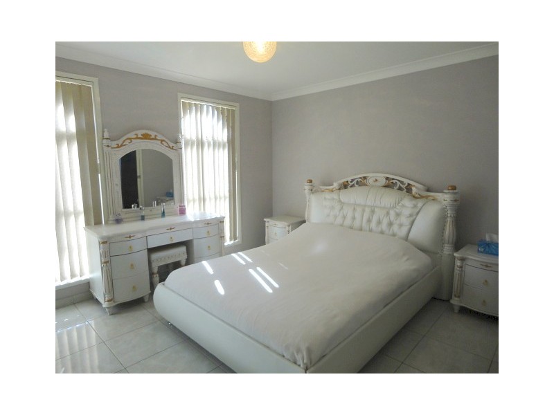 Edensor Park NSW 2176