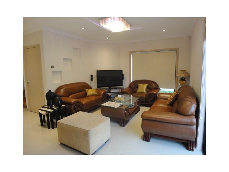 8 MURRUMBIDGEE ST, Bossley Park NSW 2176