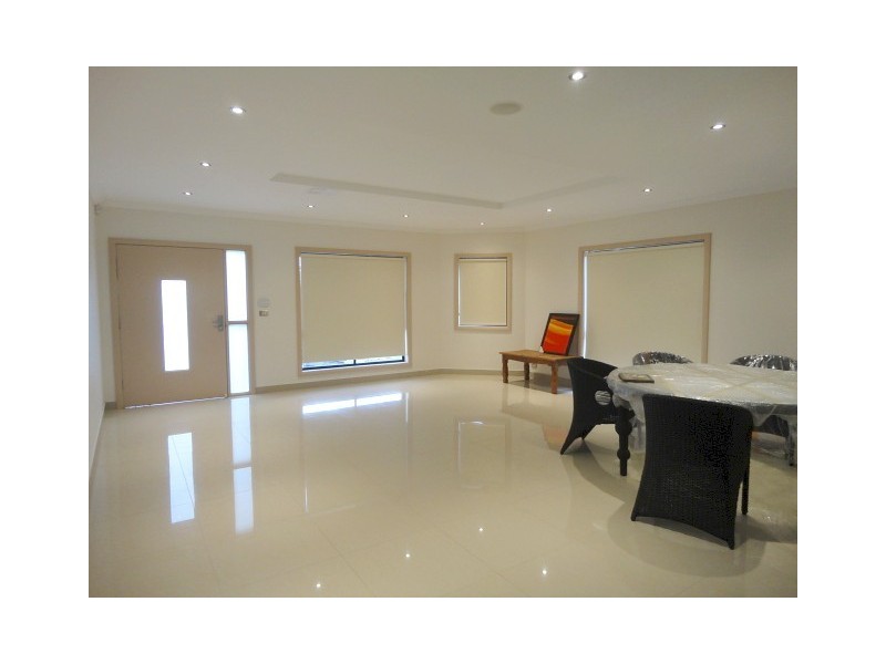 8 MURRUMBIDGEE ST, Bossley Park NSW 2176