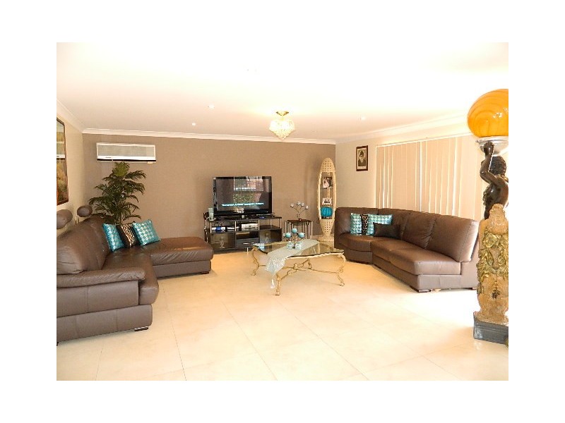 Edensor Park NSW 2176