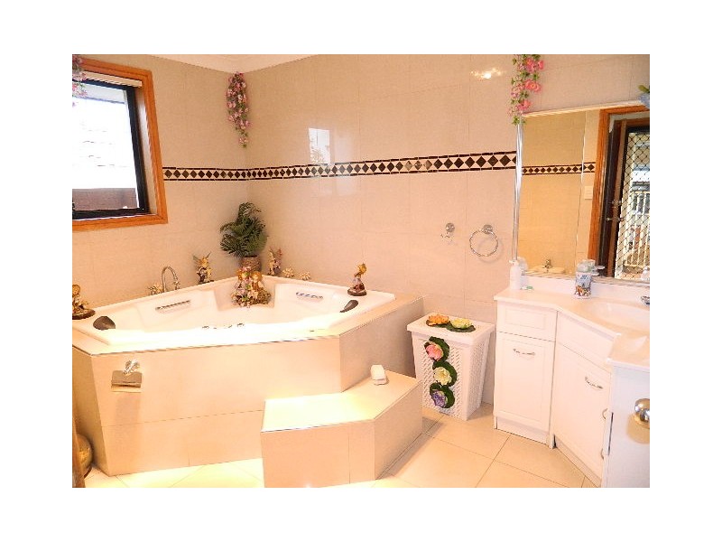 Fairfield West NSW 2165