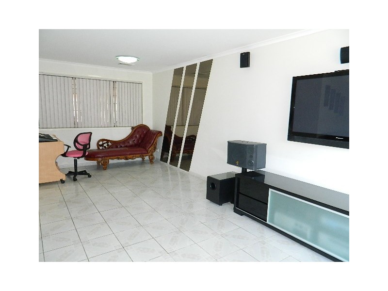 Edensor Park NSW 2176