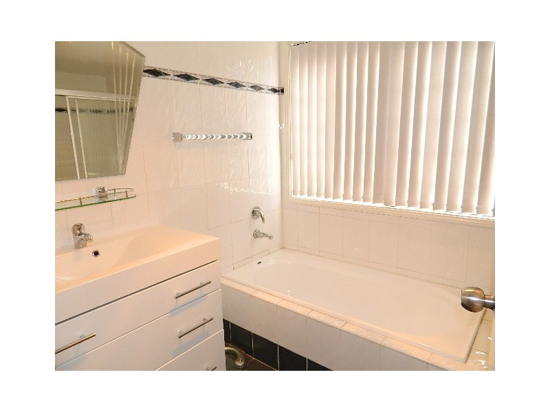 Edensor Park NSW 2176