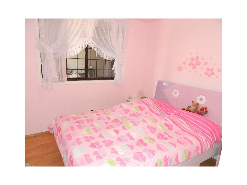 Edensor Park NSW 2176