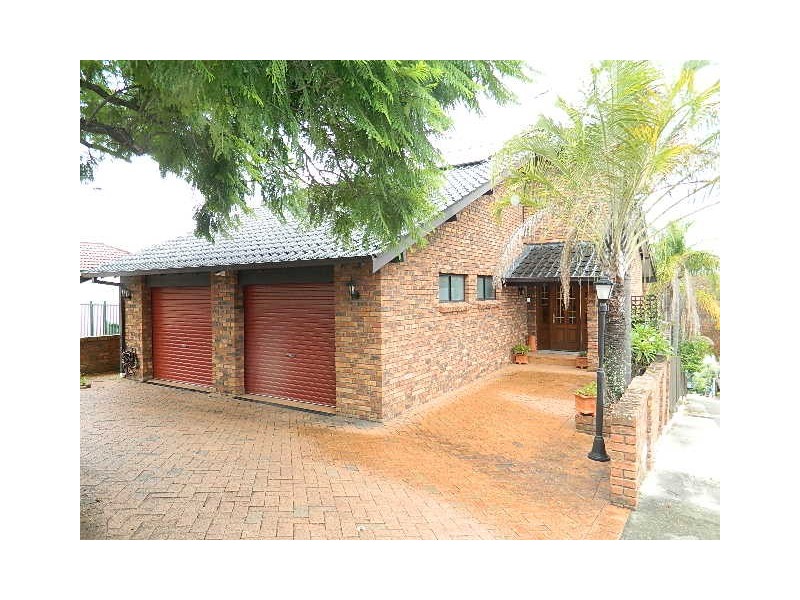 792 HENRY LAWSON DR, Picnic Point NSW 2213