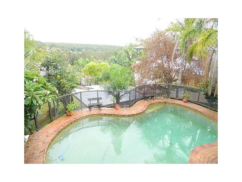 792 HENRY LAWSON DR, Picnic Point NSW 2213