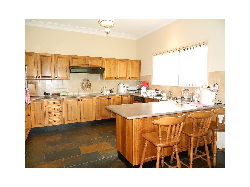 792 HENRY LAWSON DR, Picnic Point NSW 2213