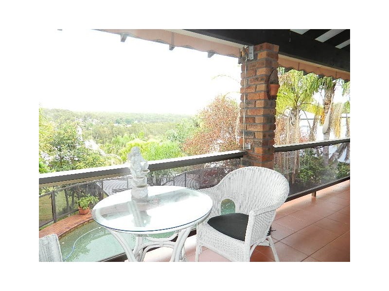 792 HENRY LAWSON DR, Picnic Point NSW 2213