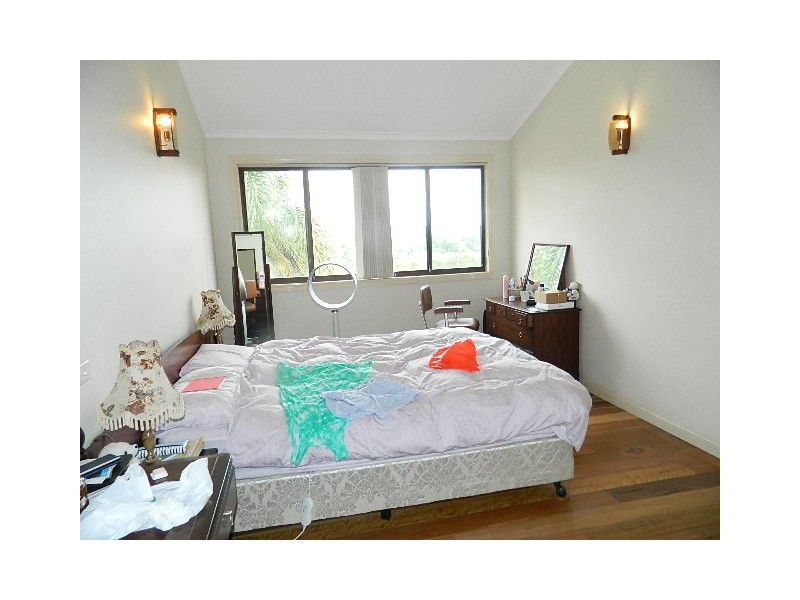 792 HENRY LAWSON DR, Picnic Point NSW 2213