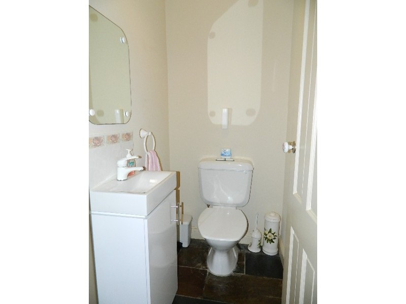 792 HENRY LAWSON DR, Picnic Point NSW 2213