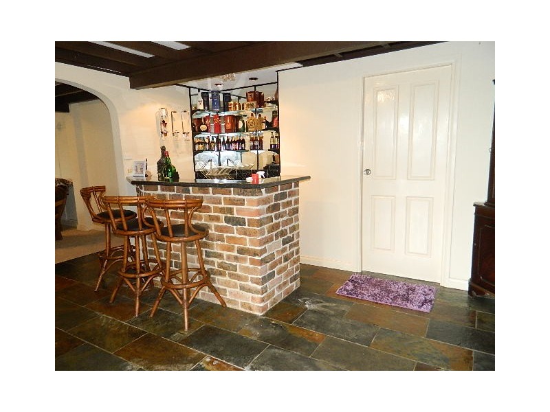 792 HENRY LAWSON DR, Picnic Point NSW 2213