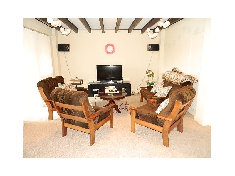 792 HENRY LAWSON DR, Picnic Point NSW 2213