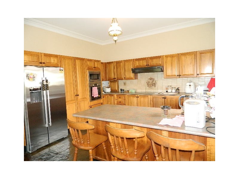 792 HENRY LAWSON DR, Picnic Point NSW 2213