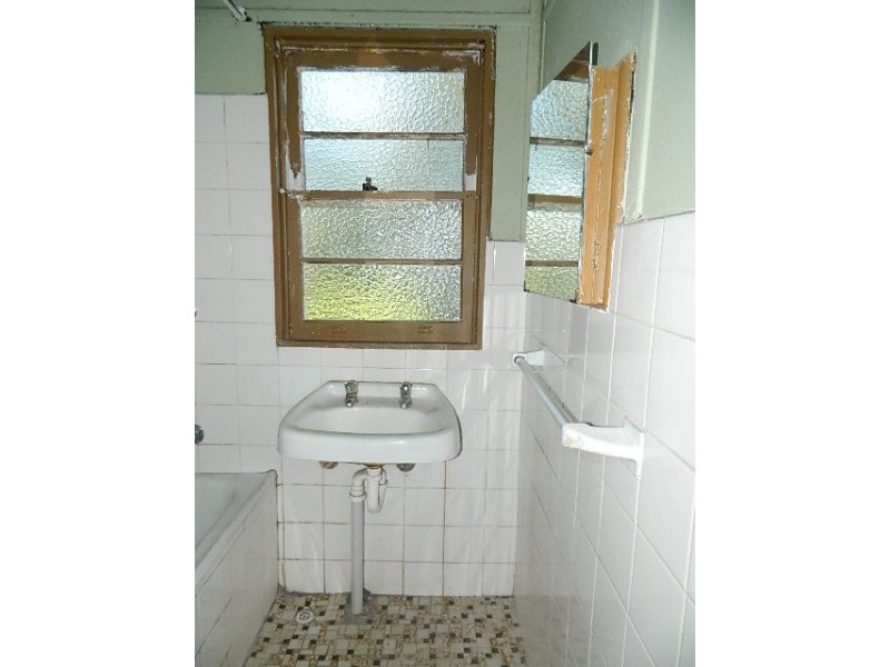 42 NORTH ST, Fairfield NSW 2165