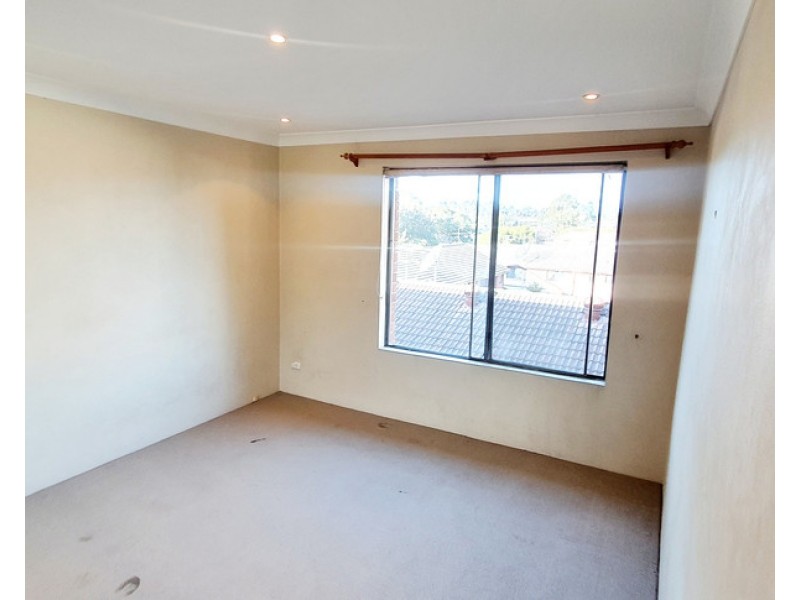 6/118 wattle Ave, Carramar NSW 2163