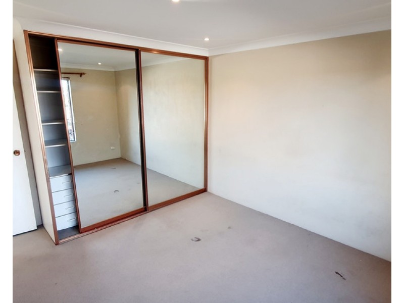 6/118 wattle Ave, Carramar NSW 2163