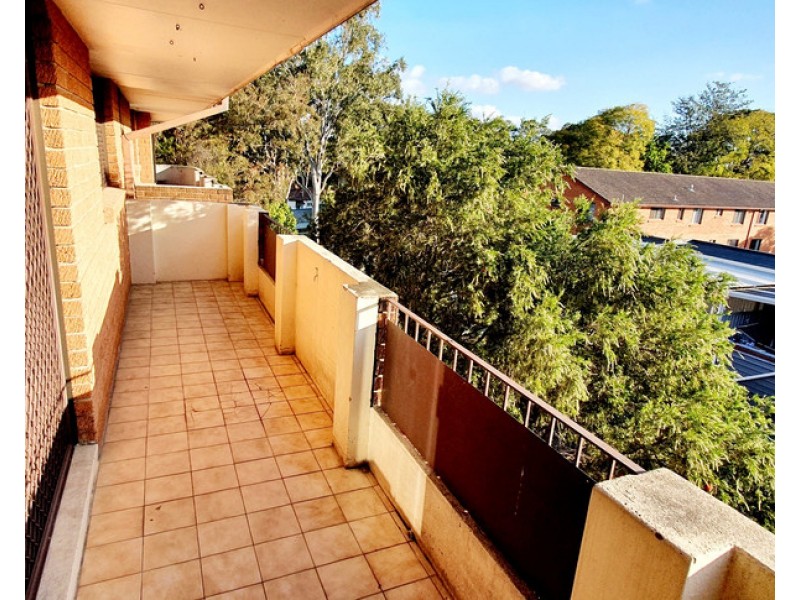 6/118 wattle Ave, Carramar NSW 2163